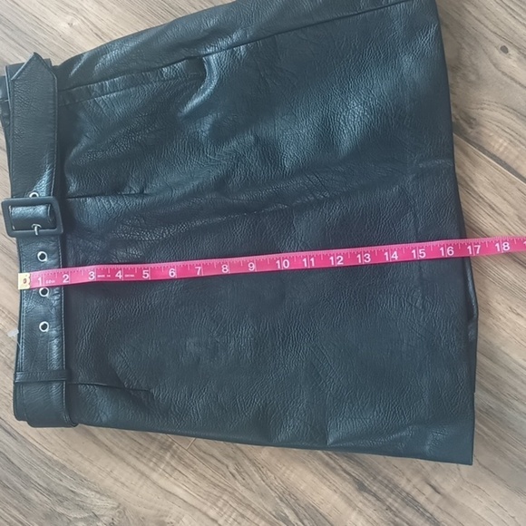 H & M divided black faux vegan leather belted mini skirt size 4 - Picture 5 of 8